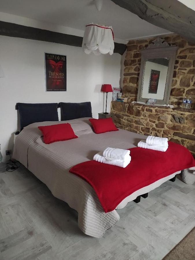 Chambres D'Hotes La Clef Des Champs Montpinchon Exterior photo